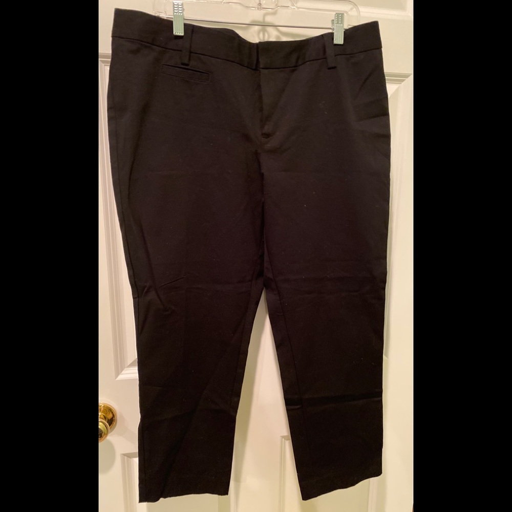 Stretch slim crop pants.